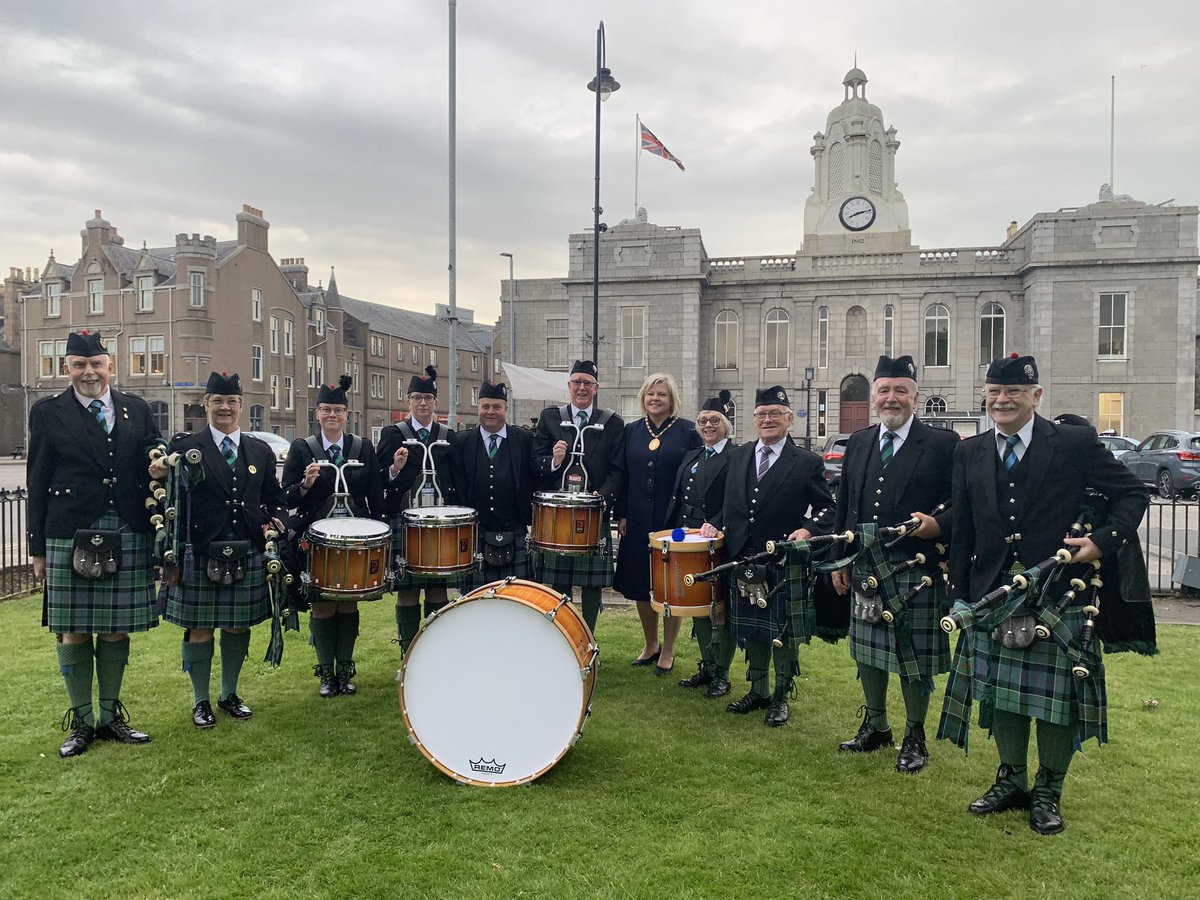 The Provost then attended the War Memorial in #Inverurie where Inverurie and District Pipe Band played a commemorative tribute as a mark of respect. 
We remember the courage, devotion to duty and self sacrifice given for our freedoms.