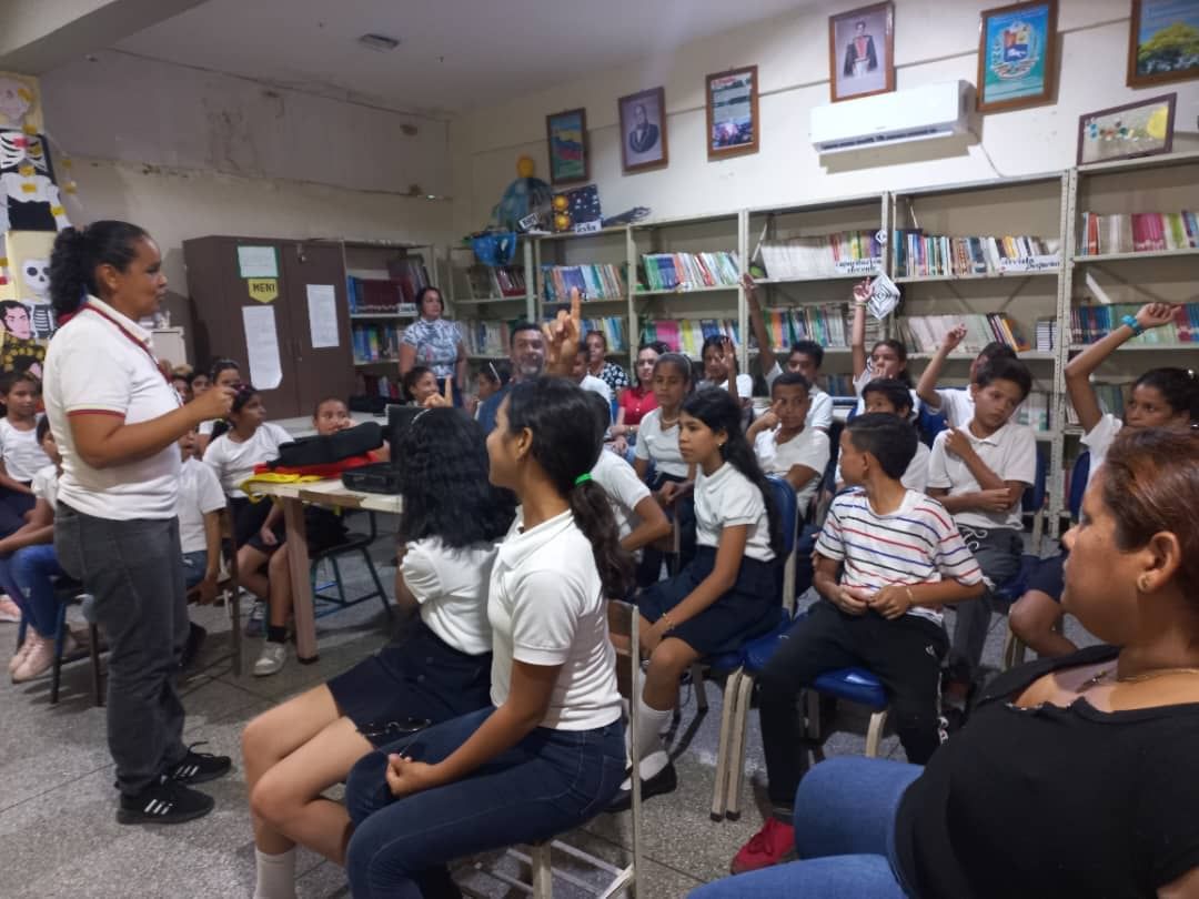 #6Jun | 🦟🔬✨ ¡La Ruta Científica Entomológica inspira a los jóvenes carupaneros!

En esta oportunidad, los estudiantes de la U.E. Aquiles Nazoa en Sucre se sumergieron en el fascinante mundo de los insectos.

#PuebloLealSiempre