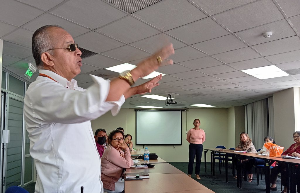 DannyChoezM's tweet photo. En #Guayaquil// Hoy en la Sesión de la #ALCG Se trataron temas sobre la deliberación Pública del @alcaldiagye @aquilesalvarez y los #Concejales, su incidencia en los Artículos 9; 11; 92  de la #LOPC y lo que determina la ley en su incumplimiento o inadecuada realización. https://t.co/x0bUu8oGeQ