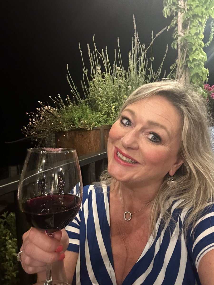 Jaynelovesshoes's tweet image. Continuing my lifelong love affair with Bella Italia 🇮🇹 

Buona sera from #Praiano