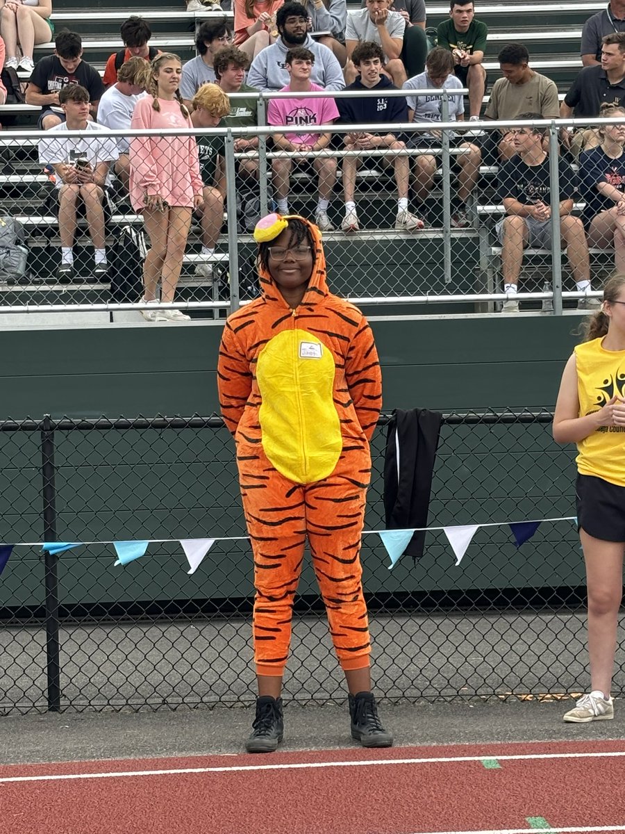 meghanEsnell's tweet photo. Amazing send off as our Olympiad Athletes made their way to FM! The rain held off long enough for some great competition! @WesthillCSD https://t.co/LRtnB9pdwb
