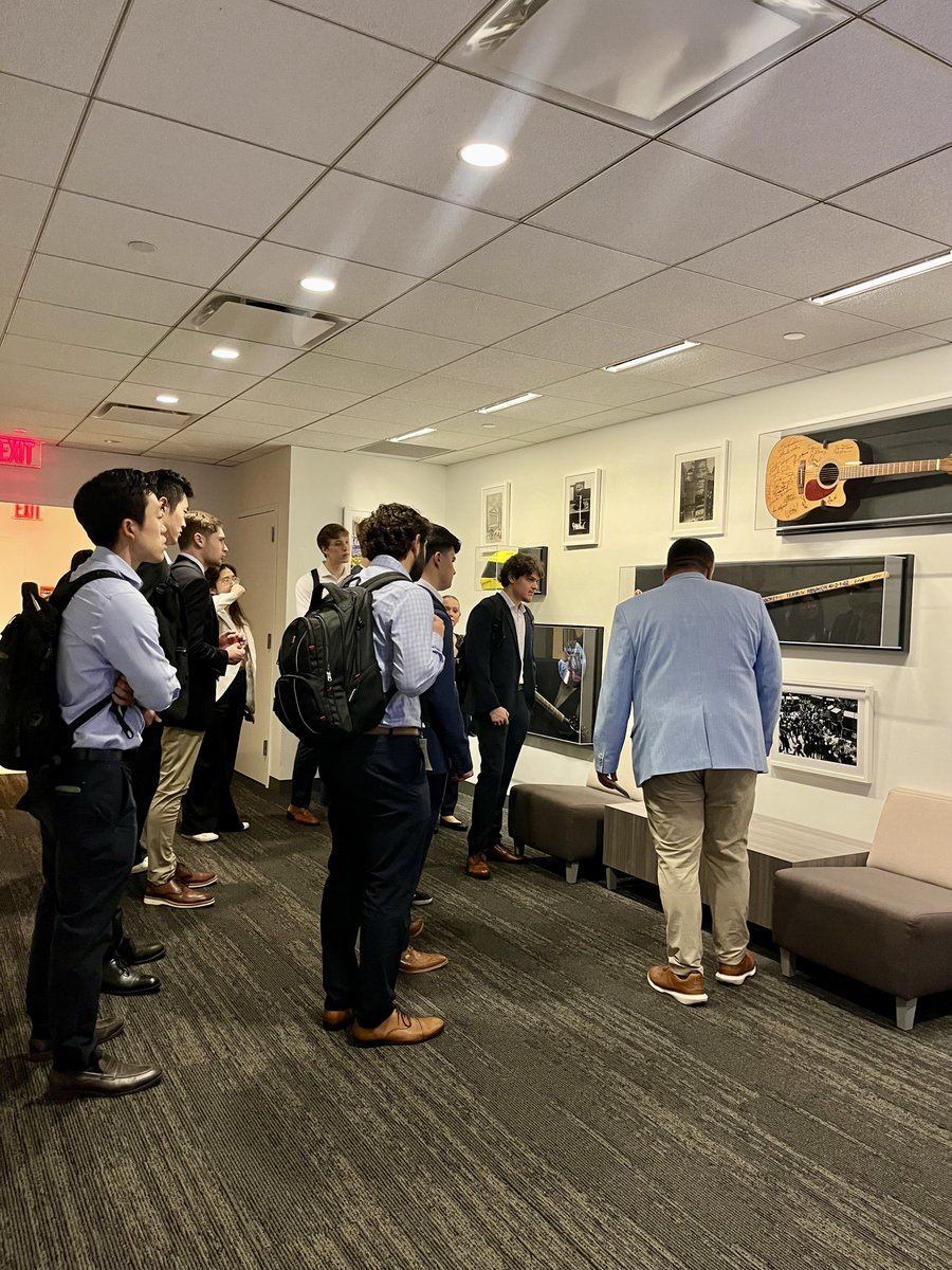 Week #1 for our #interns called for a tour of the <a href="/NYSE/">NYSE 🏛</a> trading floor! We're happy to have them for the summer and can't wait to watch them learn and grow as #fintech pros over the next two months. 

#DriveWealthCulture