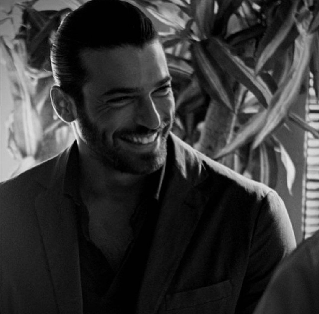 ChusaGilT's tweet photo. ... que "siempre recordará los buenos momentos con nostalgia", dice. Y lo dice en pasado. Pues como sea pasado, pasado, yo voy a recordar el tema con dolor de corazón.

#CanYaman 🙏🏼
#ViolaComeIlMare2 - - - > #VCIM3 https://t.co/xP9kH4NC75