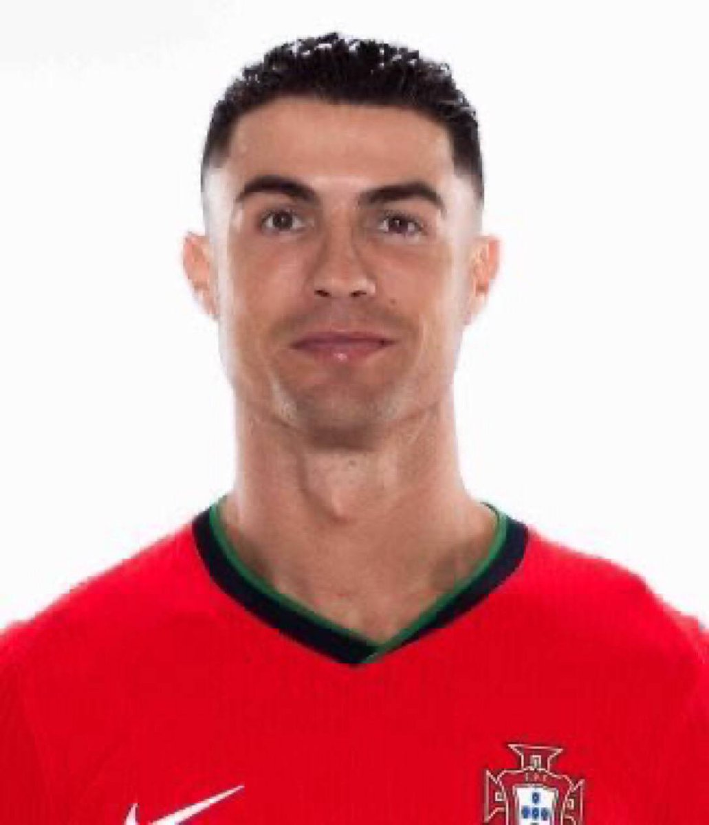 🚨🚨🚨 عــــاجــل &amp; رســــمـــيًــا |

الصورة الرسمية لـ الأسطورة كريستيانو رونالدو في يورو 2024 🏆 .