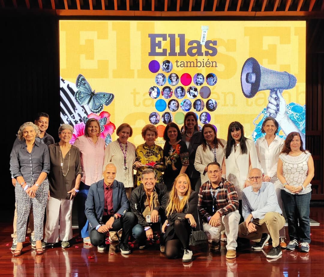Estuvimos en la presentación de "Ellas también. Venezolanas que inspiran", publicación de la Fundación <a href="/EmpresasPolar/">Empresas Polar</a> que rinde homenaje a tantas mujeres que han hecho aportes al país. Sumamente agradecidas por tener presente a nuestra directora <a href="/susanareina/">Susana Reina</a> en este primer tomo.