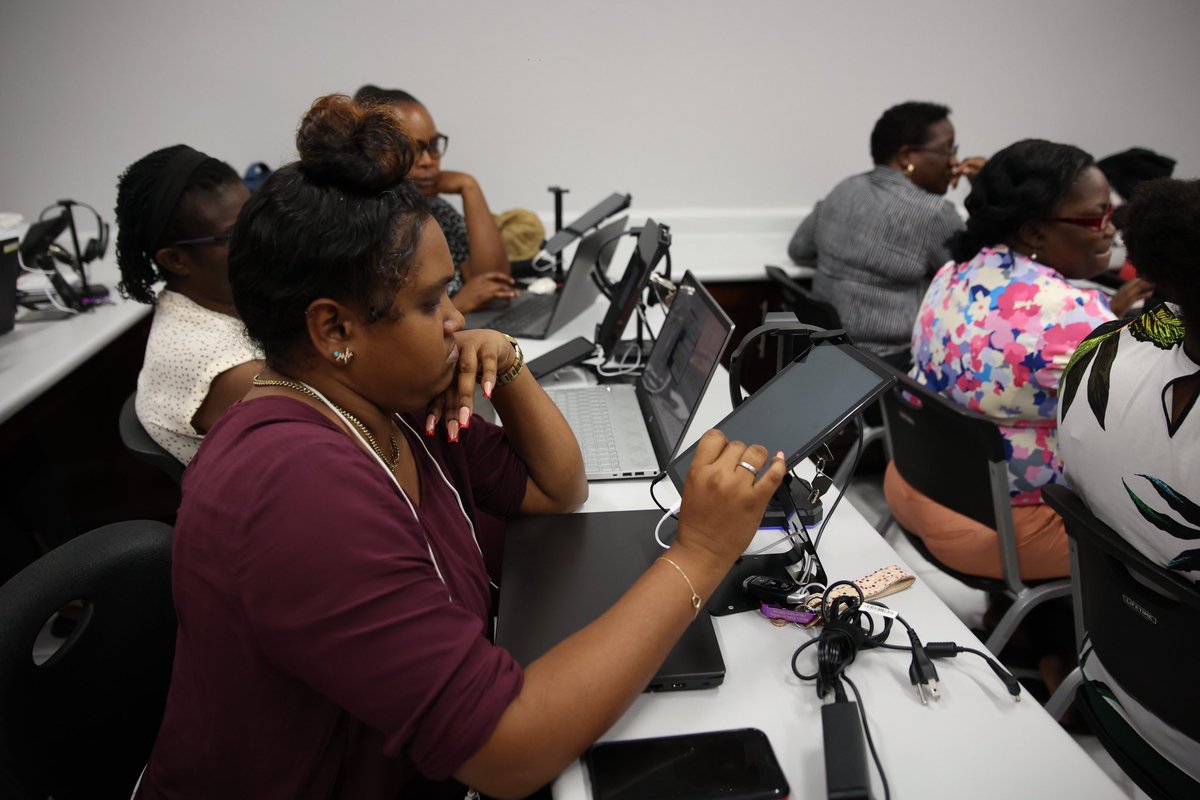 DigicelFdnJA's tweet photo. Morant Bay Primary School teachers are getting trained on the Mimio smart board.
Empowering teachers with tech skills means better learning experiences for students!
#SmartRoom #bridgethedivide #Education #NoOneLeftBehind https://t.co/P6sSiaqsbO