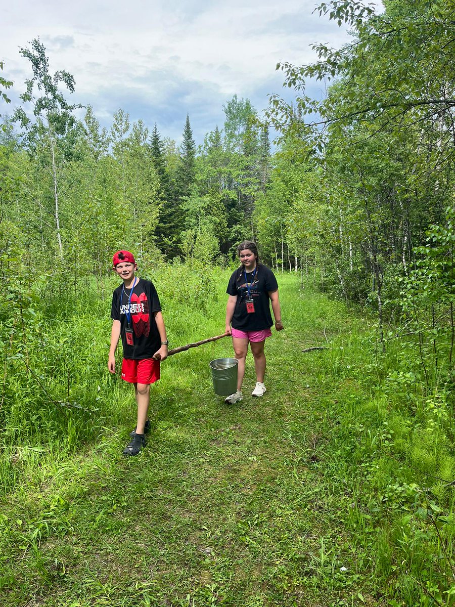 Les Lions <a href="/ESCEJL/">École secondaire catholique E.J. Lajeunesse</a>  participent et travaillent en équipe à Arbraska et dans la création d'un village d'antan dans le cadre du stage Branche-toi <a href="/CscProvidence/">Csc Providence</a>
