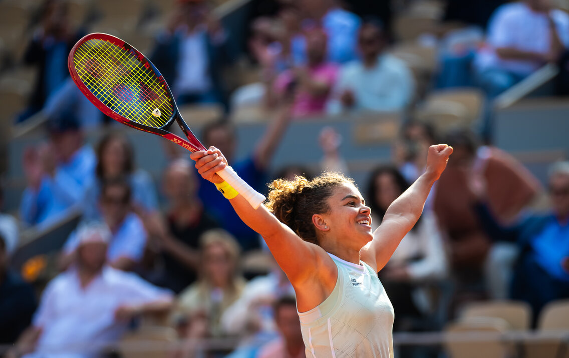 JasminePaolini's tweet photo. Final!!! What a special moment in Paris. Thanks for all the support! Forzaaaa 💪🏽

@rolandgarros https://t.co/1x6zrnfCYx