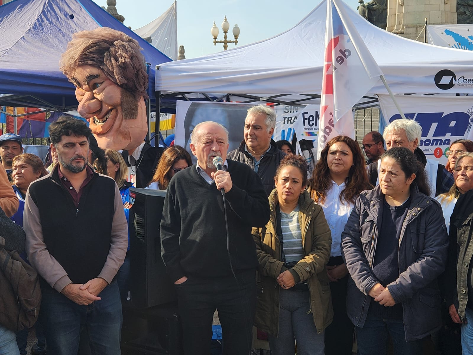 Yasky cruzó a Tetaz y pidió que no le mienta a la sociedad porque su proyecto no reduce la jornada laboral sino que crea un banco de horas para beneficiar a los empresarios