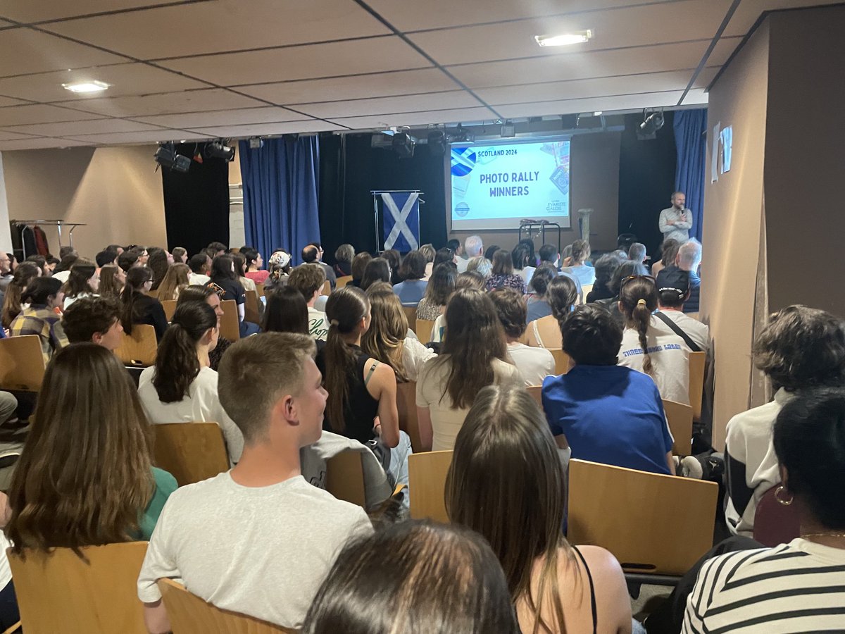 BCHAPPEROBERT's tweet photo. 🏴󠁧󠁢󠁳󠁣󠁴󠁿Scottish party in lycée ⁦@E_Galois78⁩. Restitution du séjour en Écosse de la section #euro🇬🇧 en présence des familles sous l’œil attentif de #Neslie 😉! Un grand merci aux professeurs! ⁦@DareicV⁩ ⁦@acversailles⁩ ⁦@lair_sandrine⁩ https://t.co/5CF3dR84gG