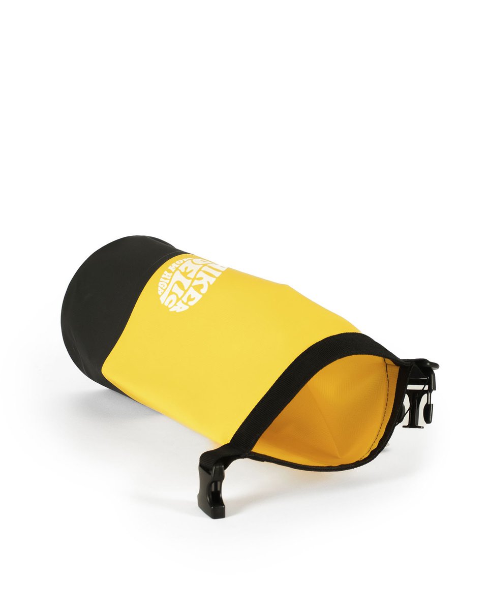hikerdelic's tweet photo. A closer look at the dry bag that comes as part of this final How High release.

Available as part of the package when you buy a jacket, or available separately for £20. https://t.co/XdrKufNw2f