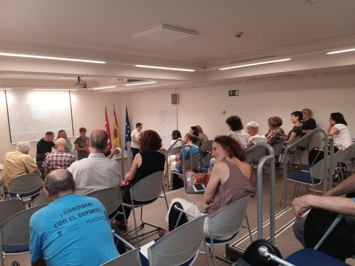 CasaChamberi's tweet photo. Acabamos el conversatorio sobre la experiencia de Parque Sí. 
Aprendizajes: importancia de la sociedad civil , perseverancia, inteligencia colectiva, objetivos concretos, apoyo mutuo, necesidad de relevo generacional.
Mañana continuamos ya en @CasaChamberi , Balmes 1. https://t.co/djlpqCS3Y9