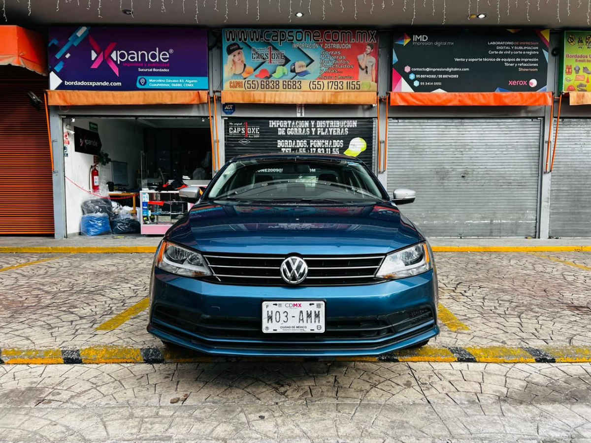 SeminuevoAutos's tweet image. Se vende Volkswagen Jetta 2017 Usado

  Precio: $ 249,900 MXN Fijo

  Transmisión: Automática

  Color: Azul

  Kilometraje: 43,000Km.

  Ubicación: Cuauhtémoc, Ciudad de México

  ref20916694 #MaxiPublica #AutosEnVenta