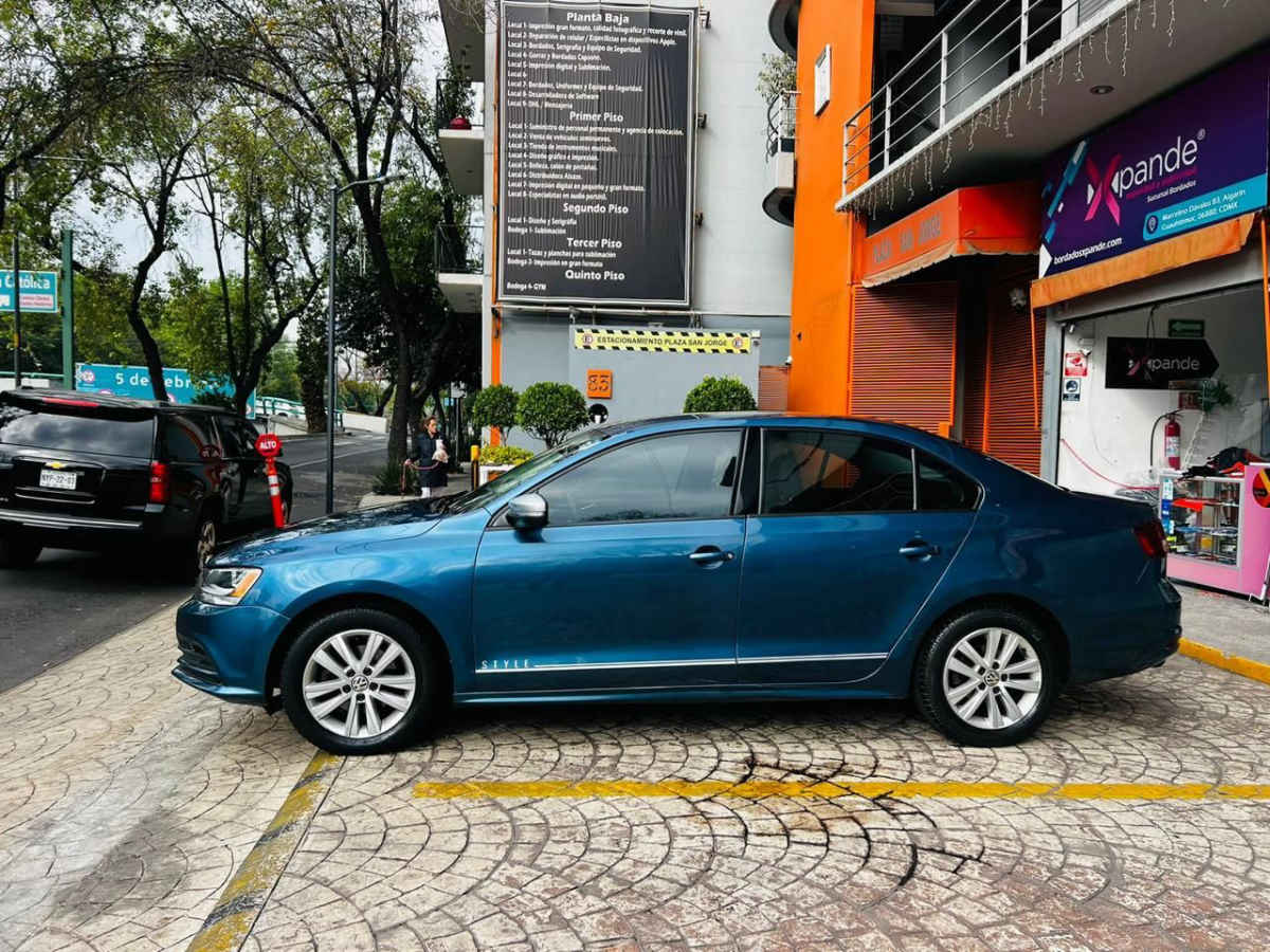 SeminuevoAutos's tweet image. Se vende Volkswagen Jetta 2017 Usado

  Precio: $ 249,900 MXN Fijo

  Transmisión: Automática

  Color: Azul

  Kilometraje: 43,000Km.

  Ubicación: Cuauhtémoc, Ciudad de México

  ref20916694 #MaxiPublica #AutosEnVenta