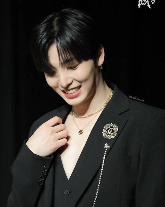 당신은 단지 무대 위의 예술가가 아니라, 많은 사람들의 삶에 빛을 가져다주는 사람입니다.
건강과 행복, 성공뿐만 아니라 언제든지 마음을 따뜻하게 해줄 끝없는 사랑을 기원합니다. 당신의 존재와 창의성에 감사드립니다.
생일 축하해요! 💞🌏🌙
#서호생일_지금부터_시작_NOW  #Always_be_with_SEOHO