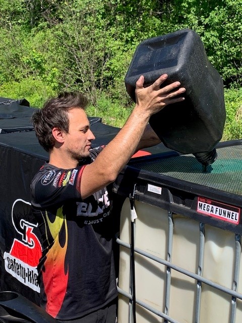 SafetyKleen's tweet photo. The NHRA New England Nationals drag weekend proved to be a great success. Not only did Safety-Kleen sponsored driver @Air_Doug from @TeamKalitta earn the Top Fuel title, we also collected 1,400 gallons of used motor oil to be re-refined into clean motor oil! https://t.co/c8U3dbh72o