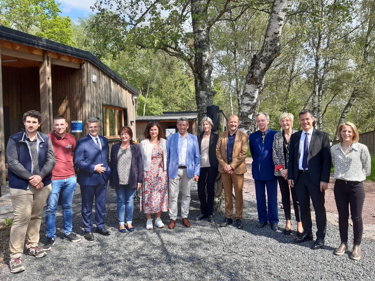 fbonnichon's tweet photo. Journée Europe avec @NDaragon VP @auvergnerhalpes visite à la piscine de @RLV_agglo , chez #solsolution à riom ou aux lodges de @volcanlemptegy
3 projets accompagnés par les fonds européens @SylvieFayolle42 @LDesprat @EBrussat https://t.co/4jPXKJXzTk
