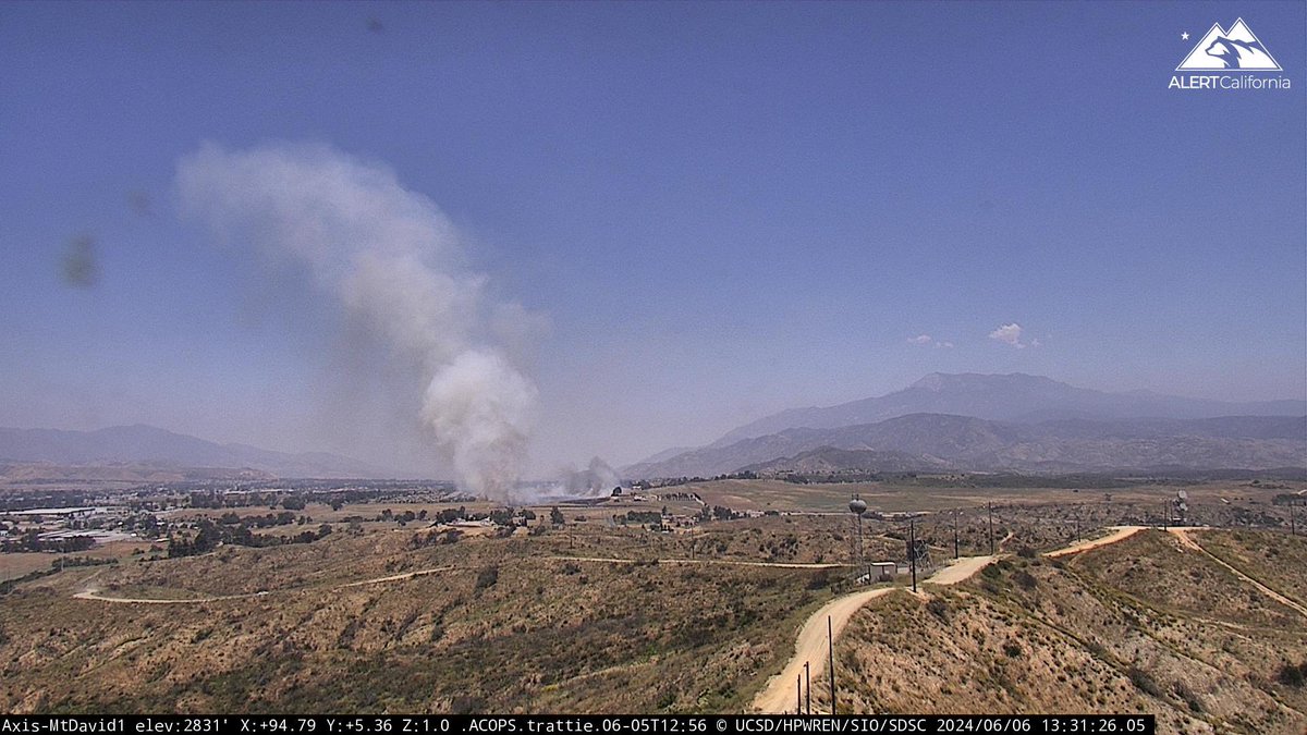 DanielFireTruck's tweet photo. New Brush Fire Lamb Canyon Rd / California Ave, Beaumont.
4-5 acres, Dangerous ROS.
Air Attack 310, T72, T73, Copter 608 is enroute.
#RelayFire https://t.co/sGhcPloXEM