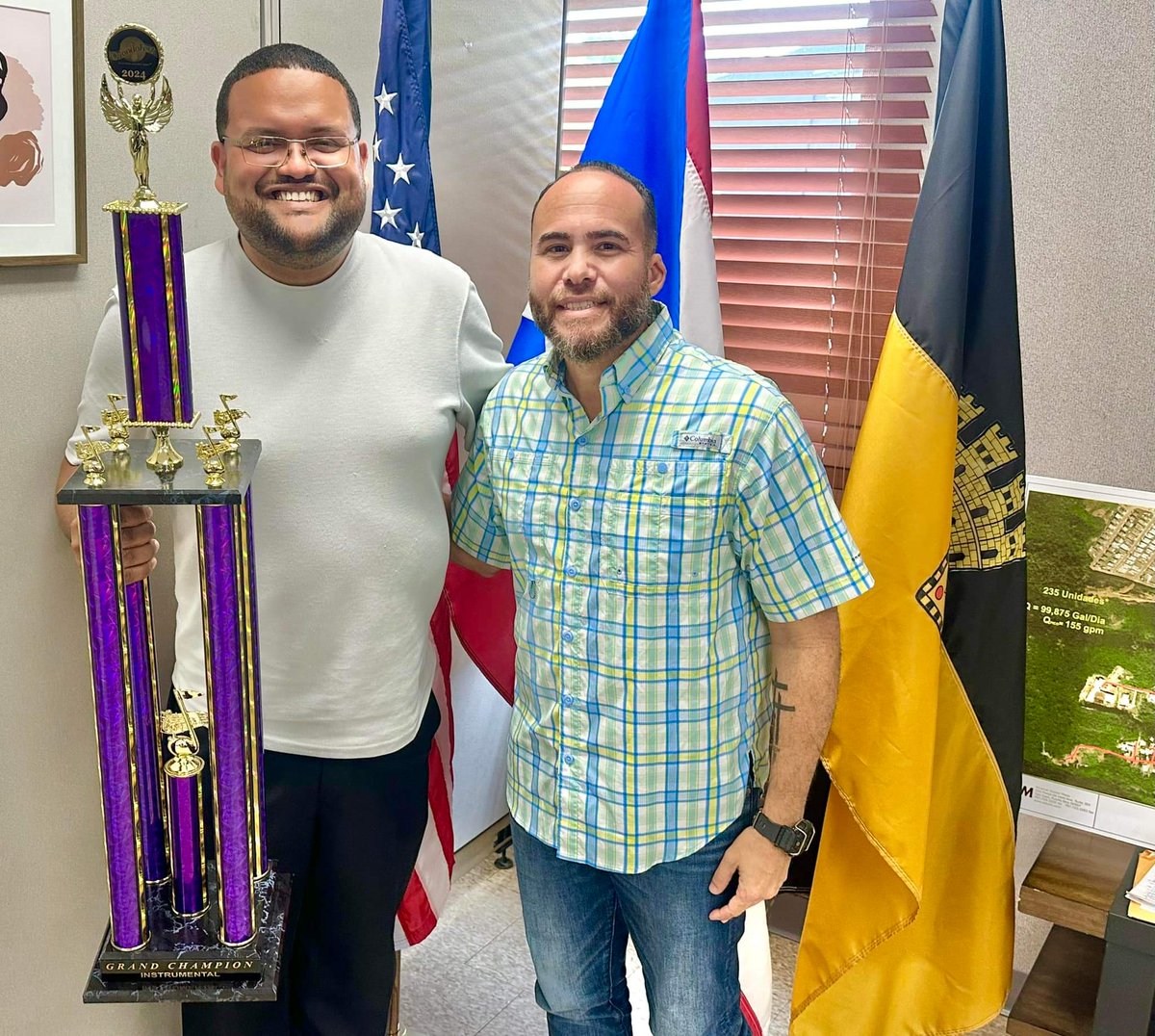 LuigiTorresPR's tweet photo. Recibí la visita del Sr. Orlando Rivera, Director de la Banda Escolar de Yauco, quienes recientemente quedaron campeones en la Competencia Internacional de Bandas en Orlando. Este logro refleja el arduo trabajo, la dedicación y el talento excepcional de los estudiantes, [1/2] https://t.co/NKjFOeC4v3