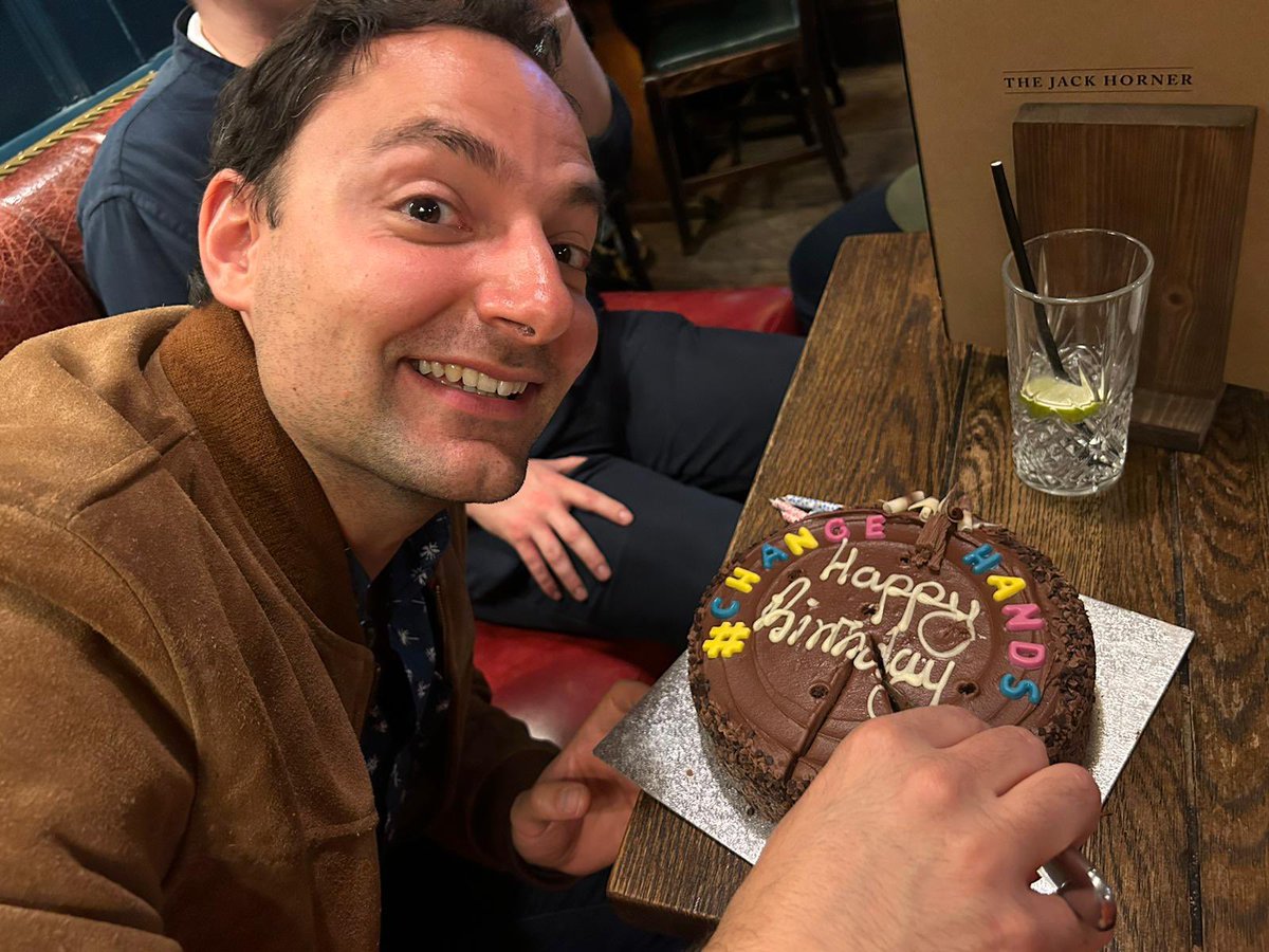 BlaiseBaquiche's tweet photo. Thanks to everyone for the warm #LibDems birthday celebrations, even amidst the chaos of the General Election!

The best present of all would of course be your support in our campaign in #Chelsea &amp; #Fulham to #ChangeHands - as the cake proves! https://t.co/x27HbovOlM