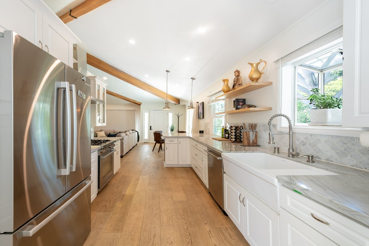 RogerPerryLA's tweet image. REDUCED! 

738 Huntley Dr
West Hollywood

Now @ $1,925,000!

3 Beds -3 Baths -1,118 Sqft

Prime West Hollywood Bungalow. In between Melrose and Santa Monica Blvd is this rare 3 bed/3ba home with cozy outdoor space. Fully gated (automatic) and secure, corner lot.