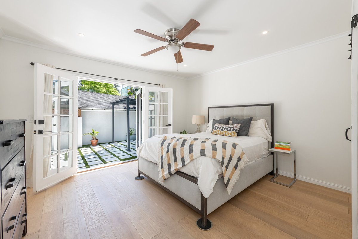 RogerPerryLA's tweet image. REDUCED! 

738 Huntley Dr
West Hollywood

Now @ $1,925,000!

3 Beds -3 Baths -1,118 Sqft

Prime West Hollywood Bungalow. In between Melrose and Santa Monica Blvd is this rare 3 bed/3ba home with cozy outdoor space. Fully gated (automatic) and secure, corner lot.