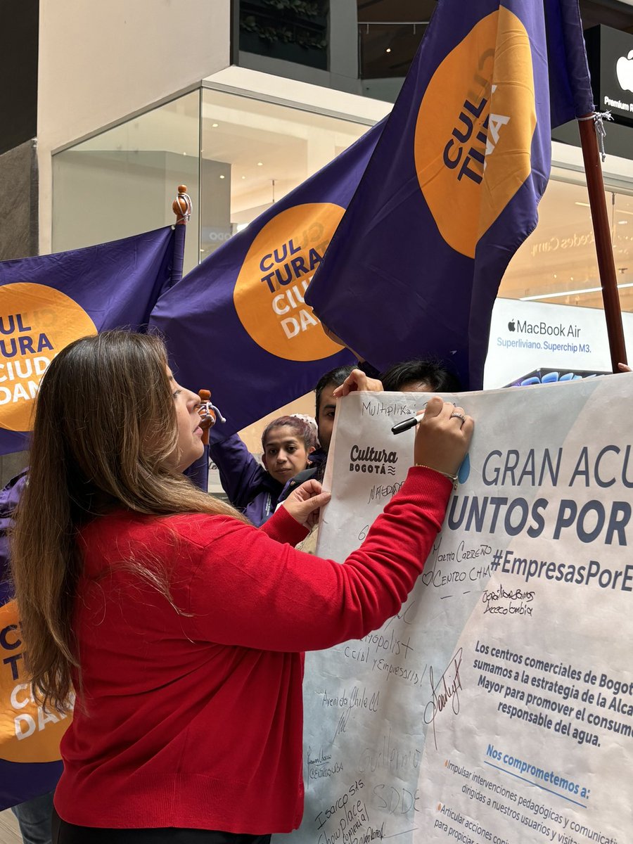DesarrolloBta's tweet photo. El Centro Comercial @cc_atlantis se une al Gran Acuerdo #JuntosPorElAgua, demostrando su compromiso con la preservación de este recurso vital en Bogotá. 
¡Bravo por las empresas que se suman a esta importante causa! 👏💧 #EmpresasPorElAgua. https://t.co/SWJceMvpCO