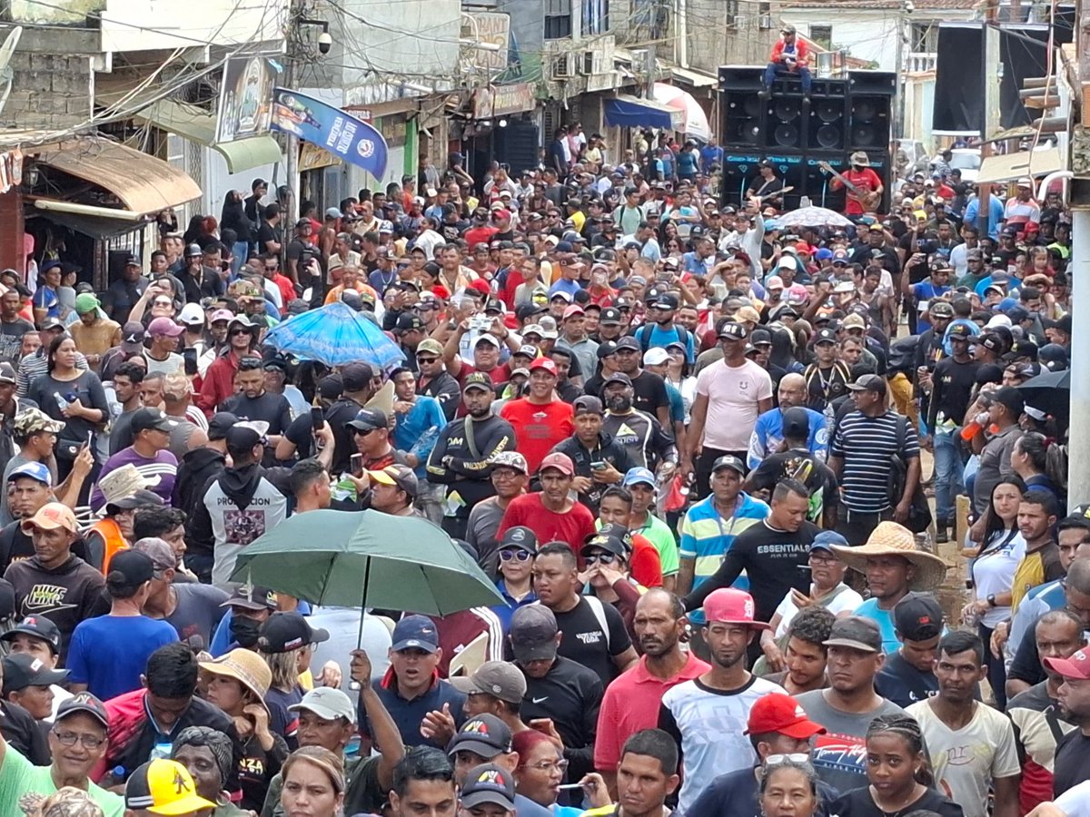 PartidoPSUV's tweet photo. “El Callao se une en contundente marcha contra las sanciones y en apoyo al presidente Maduro” https://t.co/5S3BLLpcnx
#Maquinaria1x10 https://t.co/WO3msF1Kgx