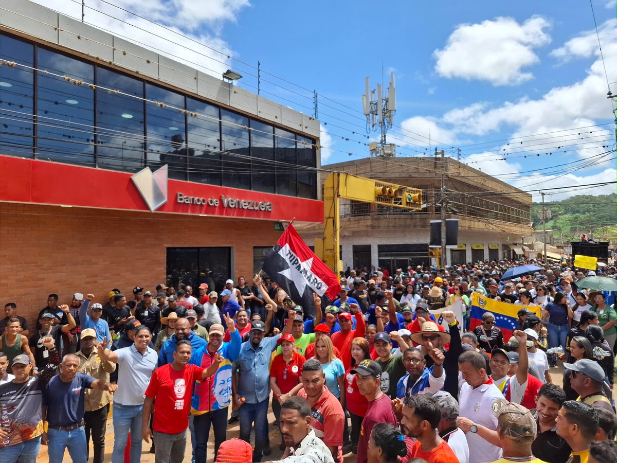 PartidoPSUV's tweet photo. “El Callao se une en contundente marcha contra las sanciones y en apoyo al presidente Maduro” https://t.co/5S3BLLpcnx
#Maquinaria1x10 https://t.co/WO3msF1Kgx