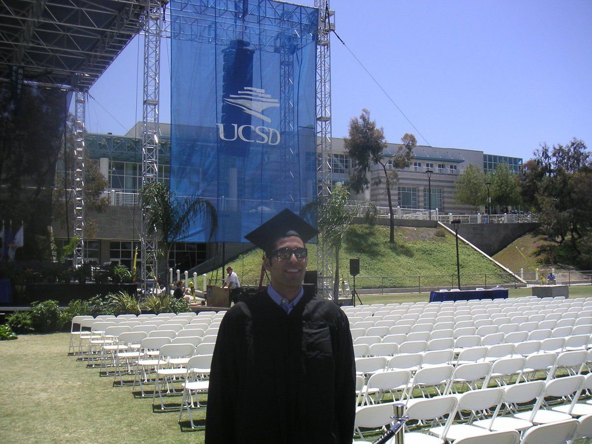 benitoz's tweet photo. Celebrating 20 years π€― since my @UCSDJacobs Electrical Engineering graduation! Grateful for the foundation it provided, leading me to a fulfilling journey as an entrepreneur and investor. #UCSDAlumni #Grateful https://t.co/OcwH9YPCzj