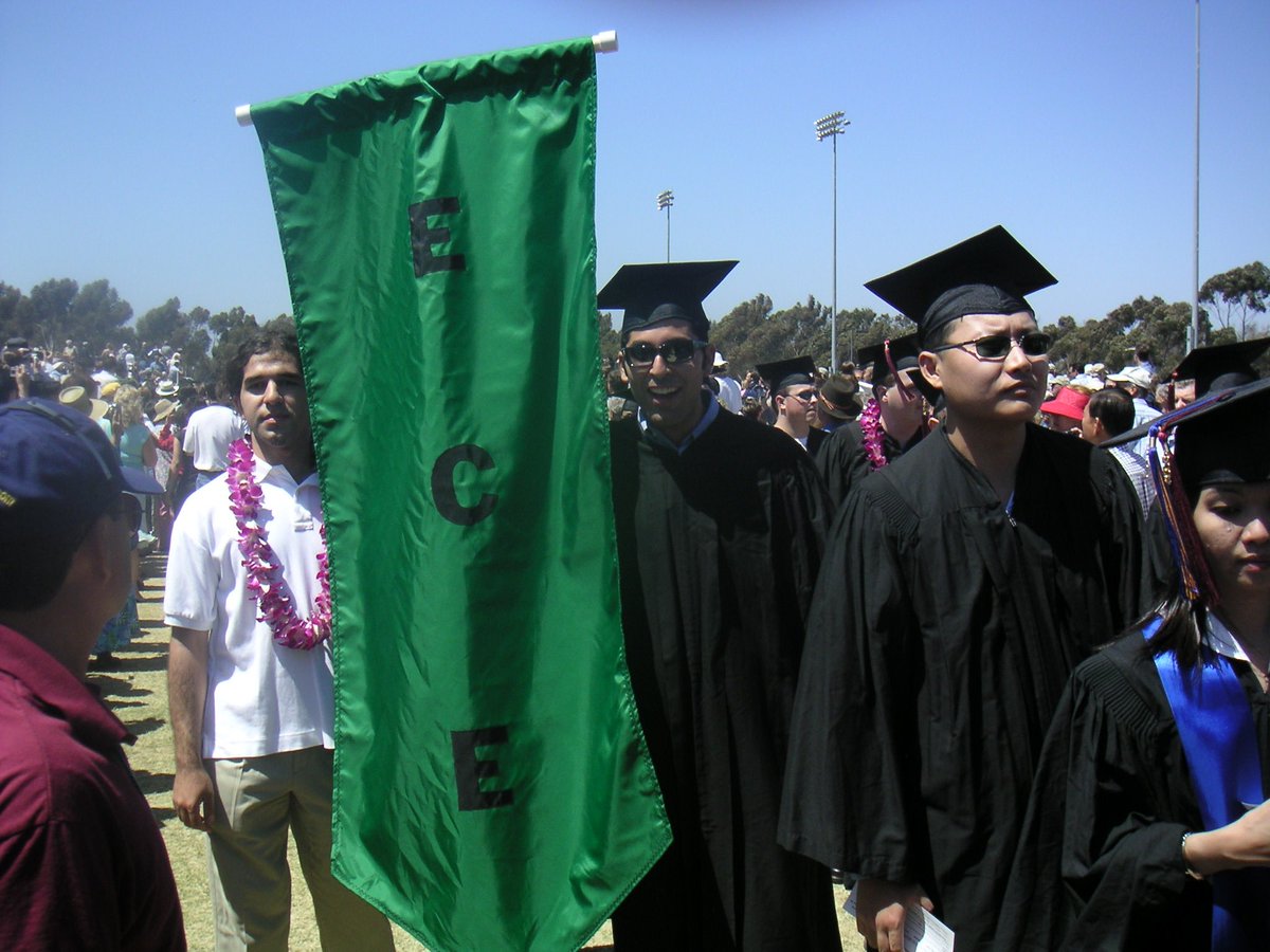 benitoz's tweet photo. Celebrating 20 years π€― since my @UCSDJacobs Electrical Engineering graduation! Grateful for the foundation it provided, leading me to a fulfilling journey as an entrepreneur and investor. #UCSDAlumni #Grateful https://t.co/OcwH9YPCzj