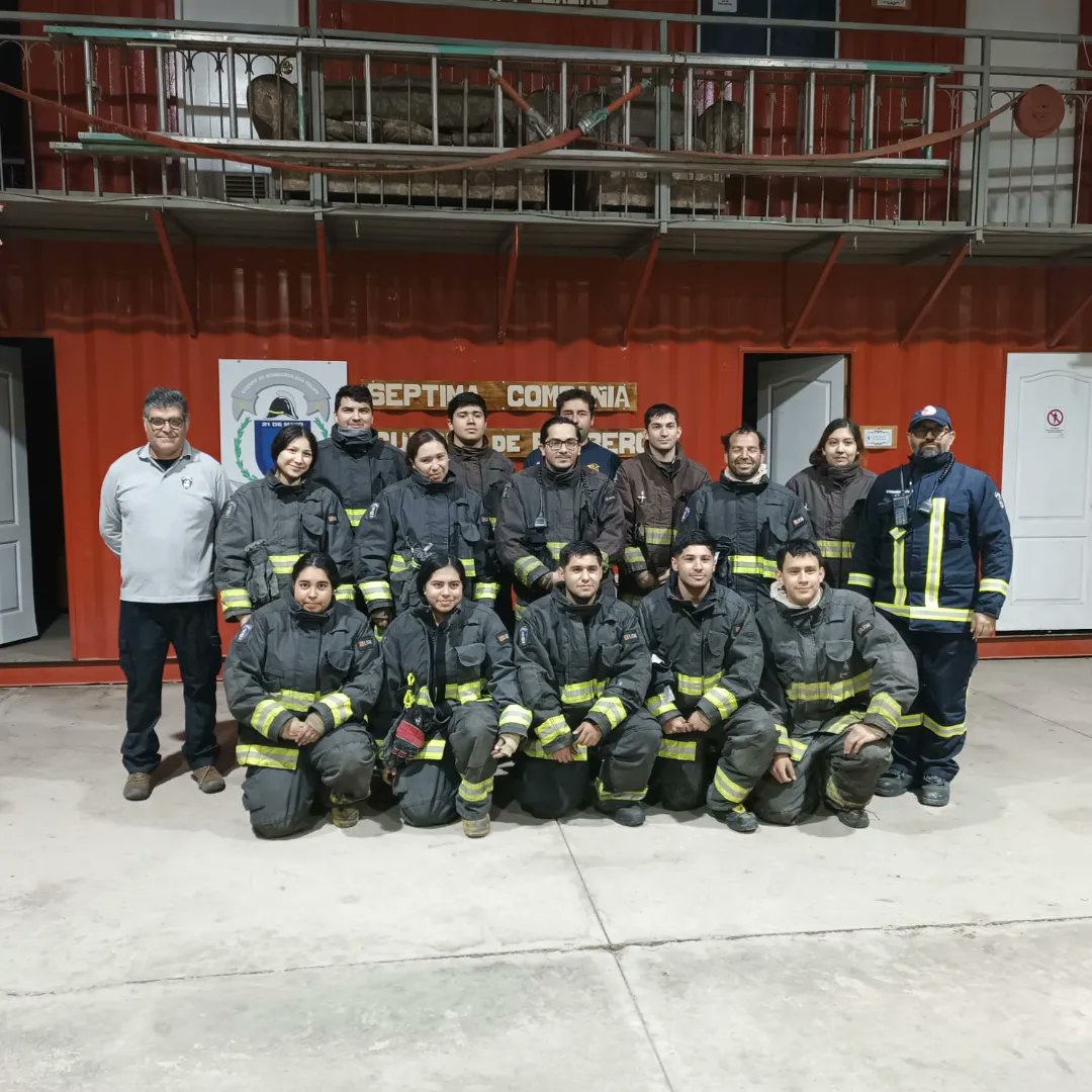 EBPA_Bomberos's tweet photo. Dos Instructores de nuestra Escuela salieron fuera de la comuna a realizar labores de capacitación ANB. Jesús Valenzuela al campus sur en el área de especialidad de rescate vehicular y Rolando Manterola a San Felipe en al área operativa para búsqueda y rescate. https://t.co/2rTgIMU3Ic