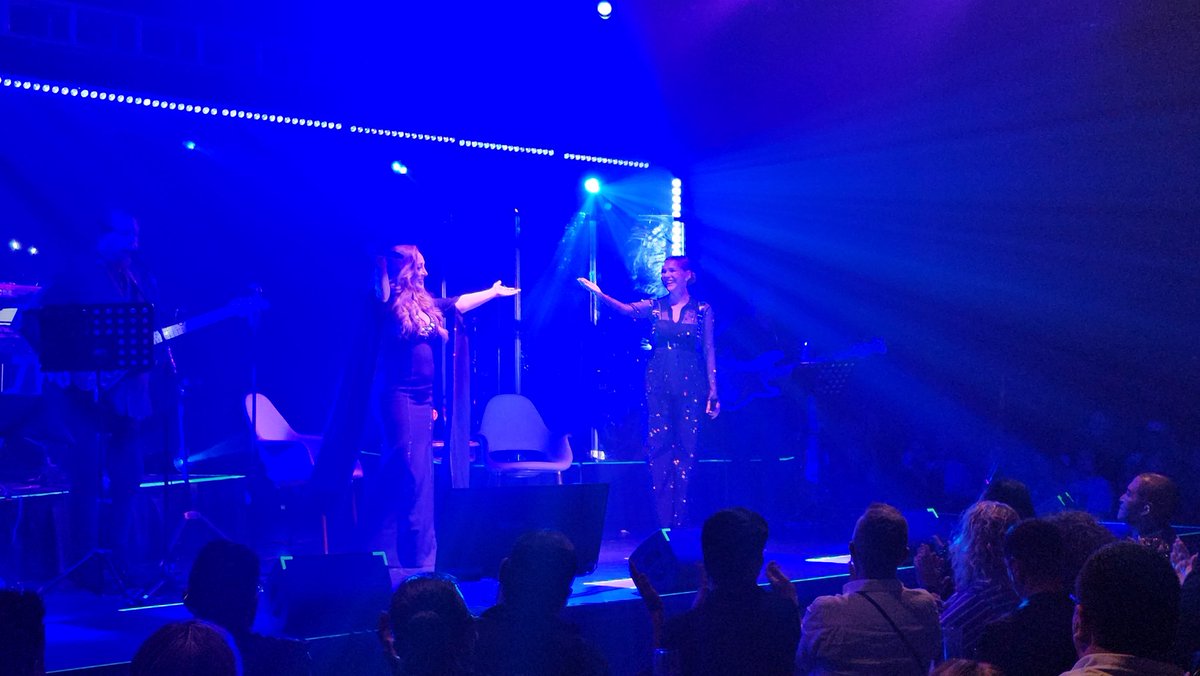 CARLOSACOV's tweet photo. Complicidad, admiracion, respeto, mucho talento y harto drama creo que es lo que hace que #cosasdelamortour sea mágico @MyriamMonteCruz @KikaEdgar Gracias por estas noches increíbles, que vengan, muchas más!!! https://t.co/54Uez71uLx