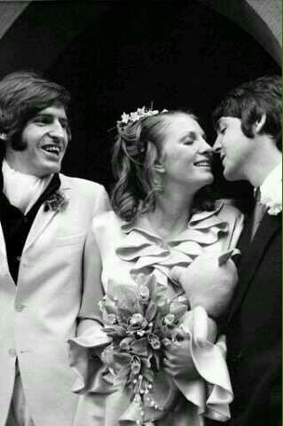 carlosgvizcaino's tweet photo. St Bridgetโs Parish Church.
#PaulMcCartney
#MikeMcCartney
#AngelaFishwick https://t.co/C2p7gc6q6k