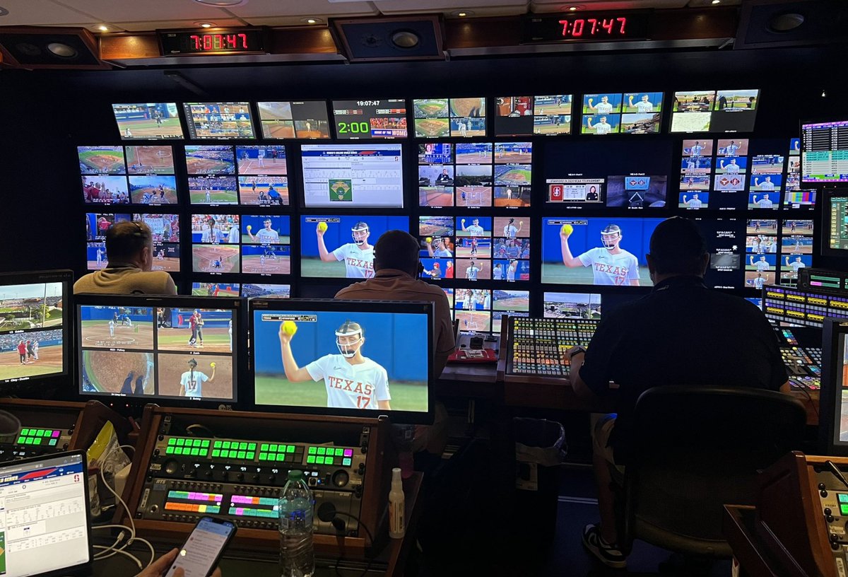 SVG_Brandon's tweet photo. Megalodon. RailCam. UmpCam. A live drone.

@espn's production of the @NCAASoftball Women's College World Series is a specialty-camera softball spectacular. 🥎

MORE: https://t.co/ccasullb8v

📸: @ESPNImages https://t.co/95FgDjIJ8I