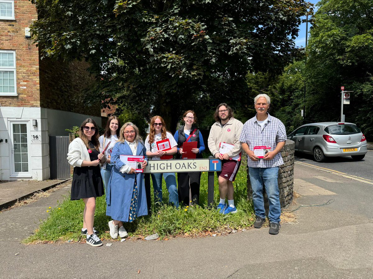E_NorthLabour's tweet photo. Our teams were out again on the doorstep talking residents in #Ridgeward & #Lockward
Wonderful warm response from residents who are excited about the #GeneralElection24 https://t.co/G4tyXiZ5LG