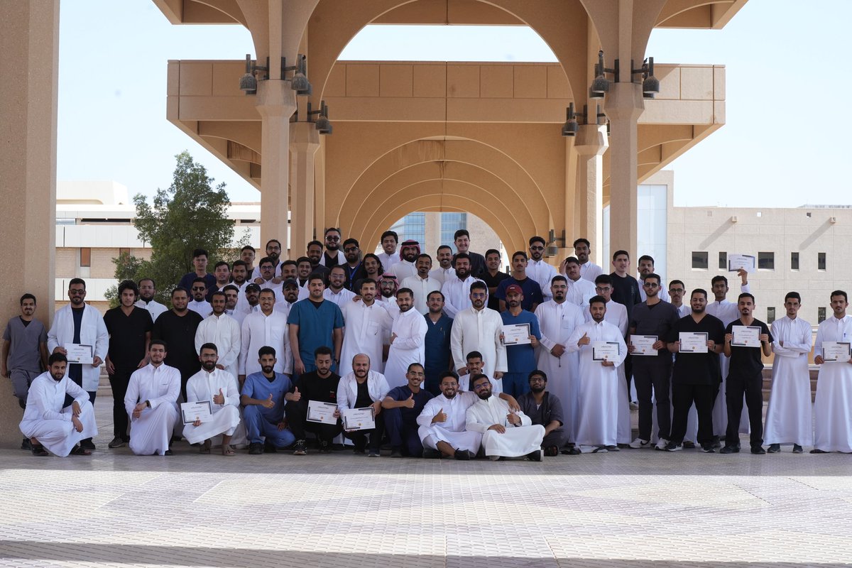 PharmD441's tweet photo. 3.6.2024 
اليوم المرتقب منذ خمس سنوات! 
مبروك لكم #Pharm441 👩🏻‍⚕️👨🏻‍⚕️🤍 https://t.co/pesj5BIa7T
