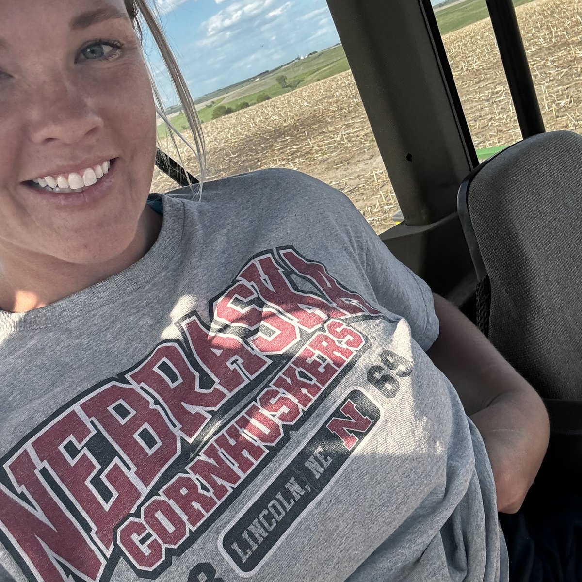 FemaleRancher's tweet photo. I’m back in the tractor, planting away! 🚜🌱 How are you spending your evening?
#FarmLife #PhotographyDay #TractorLife #PlantingSeason #FarmToTable #CountryLiving #RuralLife #FarmerLife #AgLife #EveningRoutine #LifeOnTheFarm #FarmDaily #FarmHustle #FarmChores #PlantingTime https://t.co/RwC1wo8Q8J