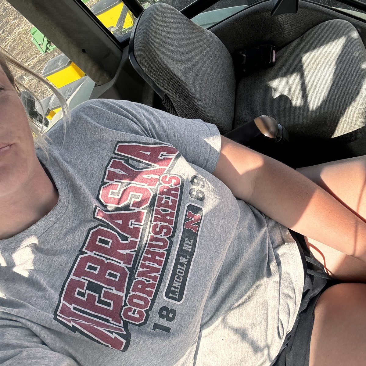 FemaleRancher's tweet photo. I’m back in the tractor, planting away! 🚜🌱 How are you spending your evening?
#FarmLife #PhotographyDay #TractorLife #PlantingSeason #FarmToTable #CountryLiving #RuralLife #FarmerLife #AgLife #EveningRoutine #LifeOnTheFarm #FarmDaily #FarmHustle #FarmChores #PlantingTime https://t.co/RwC1wo8Q8J