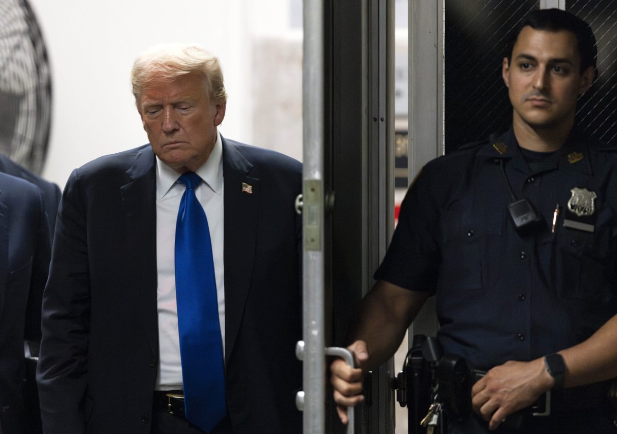 ypma_albert's tweet photo. ¨When you can not trust a person with your wife or daughter, you can also not trust this person with the nuclear codes¨, @drmoore 

Christianity Today @CTmagazine

https://t.co/W2LSLX1kjK

#Evangelicals #Trump #moralbehavior https://t.co/Qu1wQ61KOC