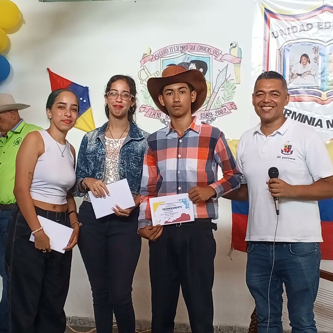 CDCEFuertTiuna's tweet photo. Felicidades a la estudiante  Juliannis Hernandez del liceo Alberto Müller Rojas, por pasar a la fase Parroquial de la Voz Liceista. https://t.co/hlbby6xB7N