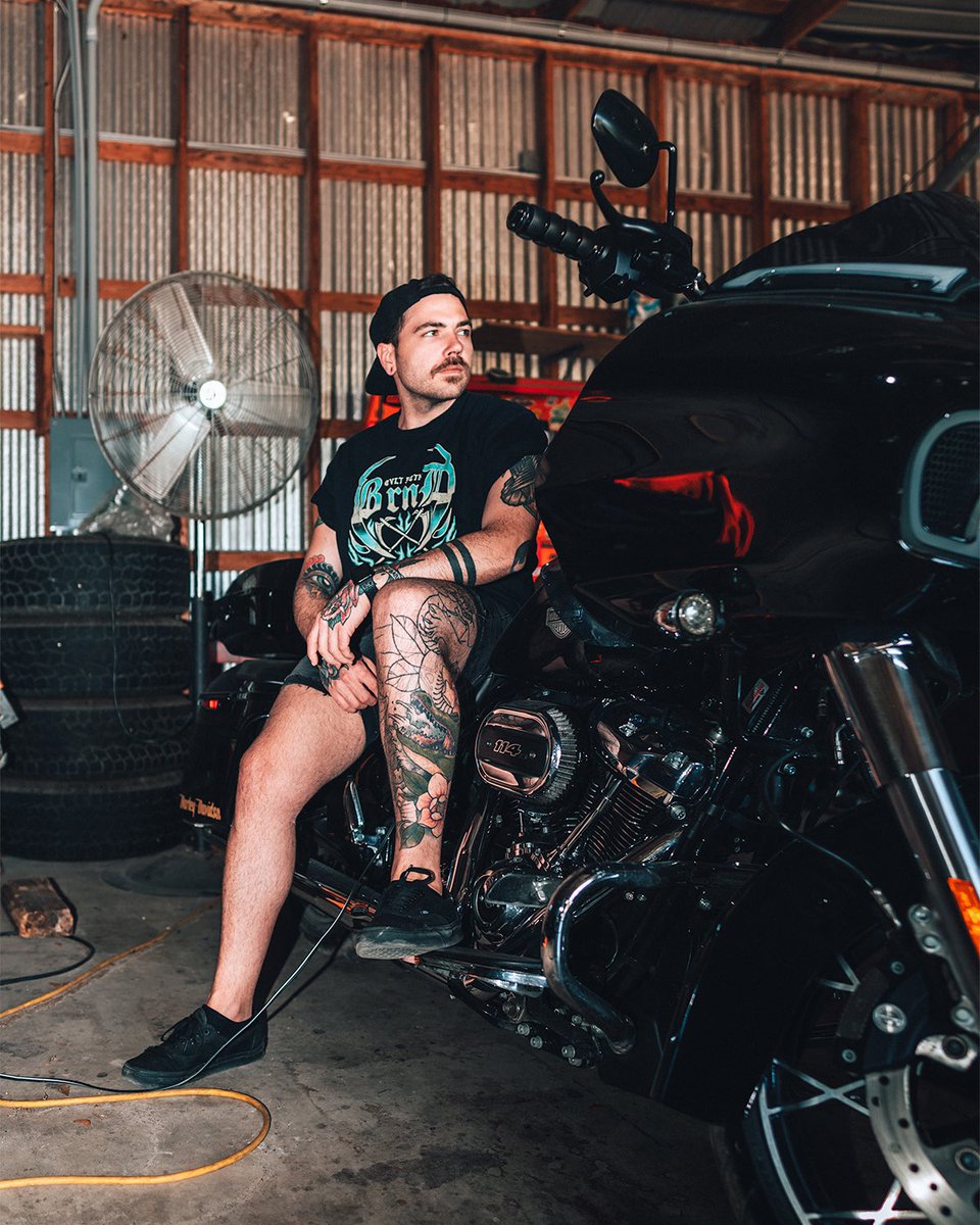 Outlaws wear black, and you can too! Pick up our blade logo tee now for only $15!