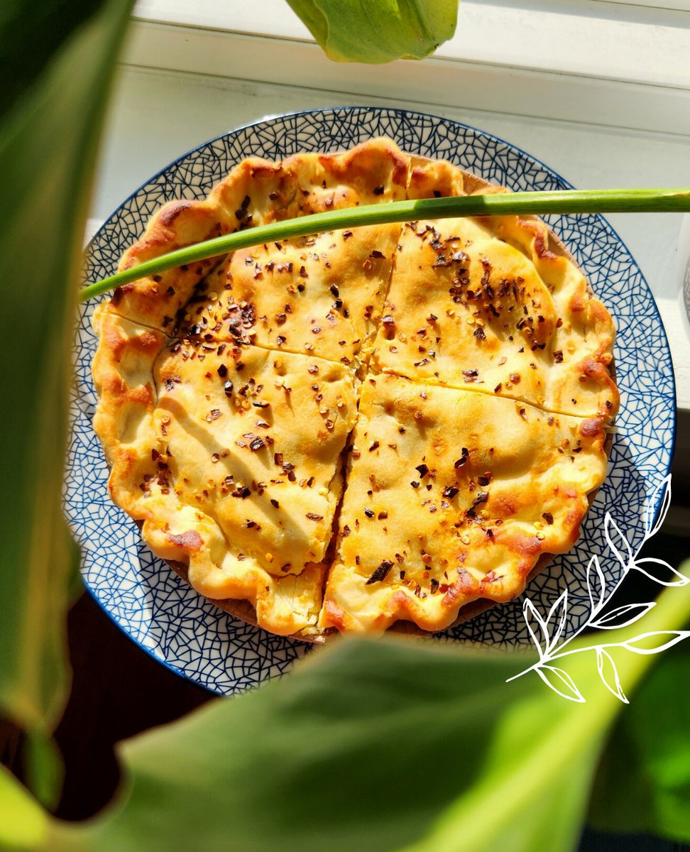 brEAThe_kitchen's tweet photo. "I have had a chance to try them and they're almost gone. They are such a nice treat and so easy to bake. The pie crust is phenomenal... like beyond phenomenal. I loved the mushroom and beef with the gravy so delicious." ~ Josh Image(@toshalobsingerismyphotographer)⁠ https://t.co/nmprEapj1Q