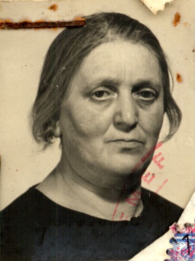 AuschwitzMuseum's tweet image. 6 June 1880 | Jewish woman, Ester Chajes, was born in Brzeżany (then in Russian Empire, today Ukraine). She emigrated to Belgium.

She was deported to #Auschwitz from Kazerne Dossin in Mechelen on 18 August 1942. She was murdered in a gas chamber after arrival selection.