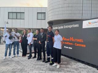 murielle_murat's tweet photo. Soirée Des entreprises au lycée Hutinel . 
Plus de 55 entreprises présentes pour illustrer la vitalité des relations partenariales au cours d une soirée chaleureuse et festive. Le but: une insertion professionnelle de nos jeunes , réussie et durable.  Bravo ! https://t.co/NsyETcsa5S
