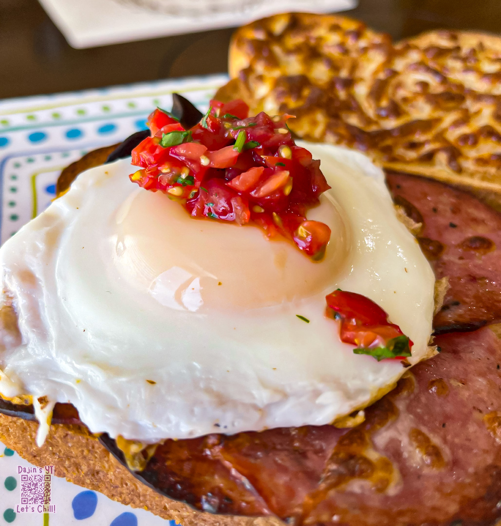 DaJinDaEat's tweet photo. 🌞Good morning! Today, let your heart lead the way and your spirit ignite the world around you!🎇🎆

Sandwich with grilled cheese and Salami. Sunny egg with a little cheery tomato salsa.
#おうちごはん #自炊記録 #twittersupperclub https://t.co/E08VzG3d5P