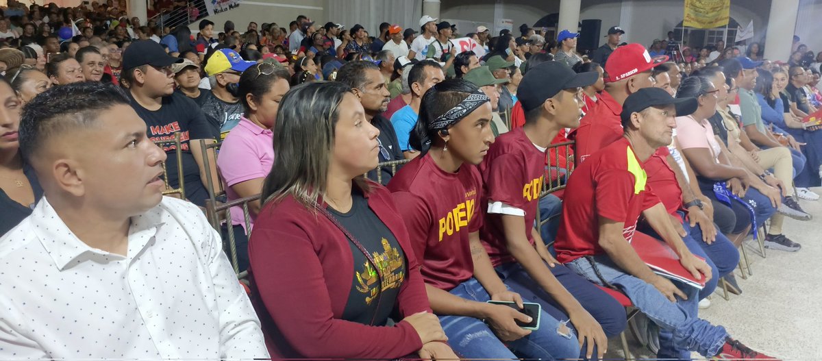 #06Junio Hoy desde el Municipio  Miranda Patrulleros y Patrulleras de la Patria decimos si PODEMOS 
#LaEsperanzaEstáEnLaCalle #PuebloLealSiempre <a href="/NicolasMaduro/">Nicolás Maduro</a> <a href="/dcabellor/">Diosdado Cabello R</a> <a href="/DidalcoBolivar1/">DidalcoBolivar</a> <a href="/YeisisOrozco/">Yeisis Orozco</a> <a href="/IsabelFiguere14/">Isabel Figueredo</a>  <a href="/jorgerpsuv/">Jorge Rodríguez</a> <a href="/JoseGVielmaMora/">Vielma Mora</a> <a href="/josemvasquez/">José Vásquez</a> <a href="/DonaireDonald_/">Donald Donaire</a>