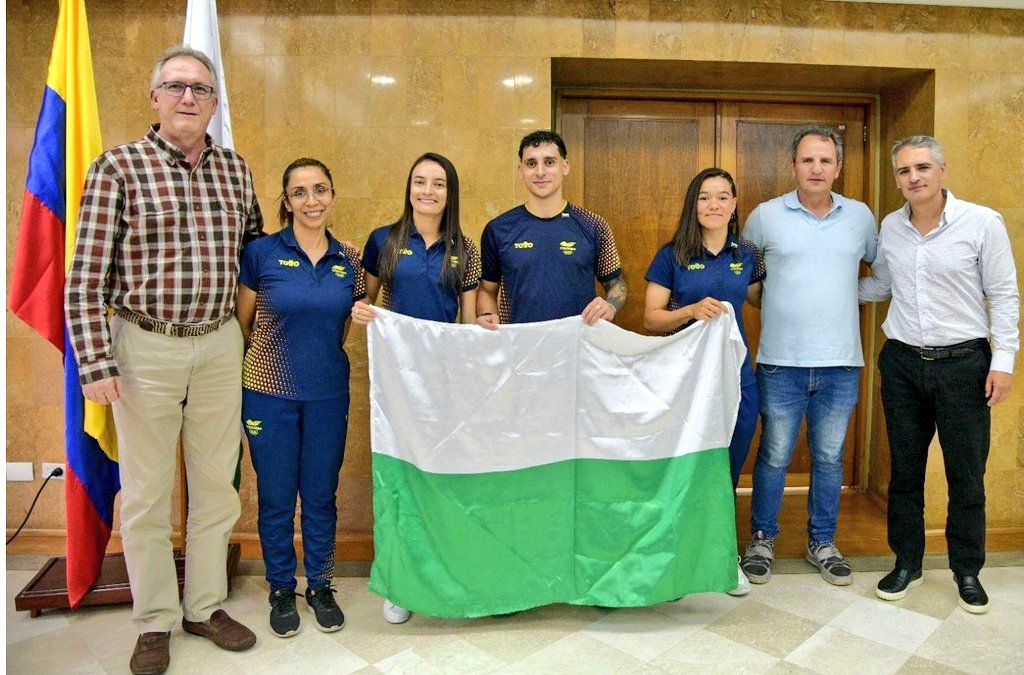 paisadeportes's tweet photo. Gobernador de Antioquia , @AndresJRendonC , despidió en acto simbólico, a los deportistas de Antioquia que representarán al país en los #JuegosOlímpicos #Paris2024 🇨🇴 https://t.co/SehJ9XWZPA