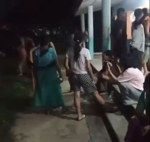PukningWarol's tweet photo. 🚨 #Manipur: Distressing video shows #Meiteis flee to safety as fears of #ViolentKukiZoCommunity attacking indiscriminately in Jiribam. 🚨

After a Meitei farmer was found beheaded, tensions erupted in the district. 

Elections are over but sufferings of the Hindu Meiteis are not in Hindustan.

Assam Rifles and other security forces fails to deter the #KukiZoNarcoTerrorists for some reasons known to themselves and policy makers in South and North Block in New Delhi.

#Kuki_Zo_illegal_immigrant #Kuki_ZoTerrorists #KukiLiesXposed #KukiMilitants