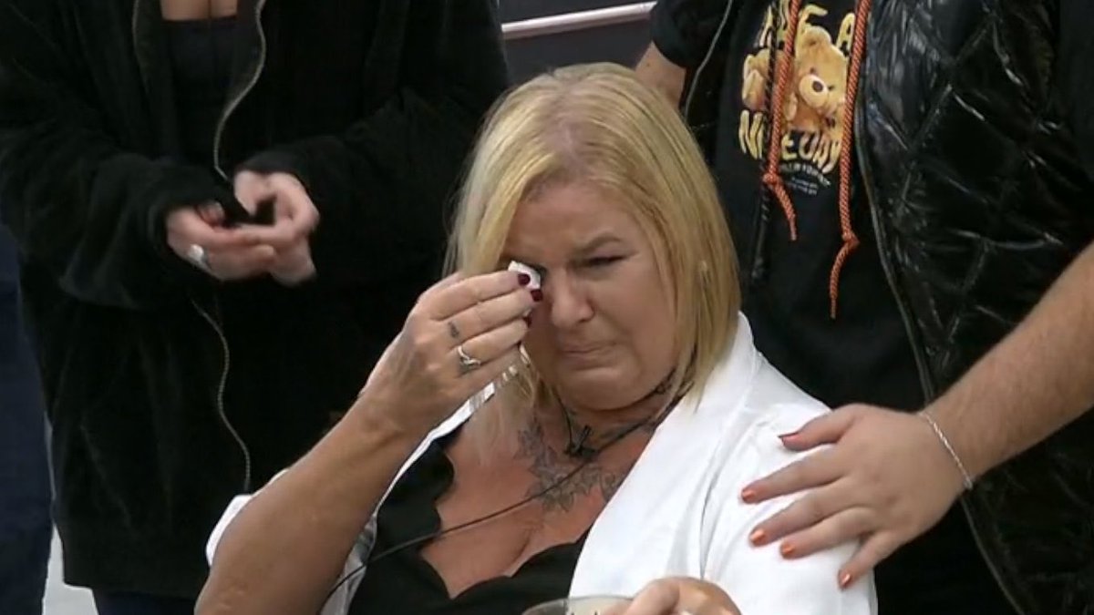 Virginia contó que cuando mandó el casting en las preguntas de banda o cantantes favoritos ella puso a Miranda! y que por eso estaba muy feliz  
#GranHermano